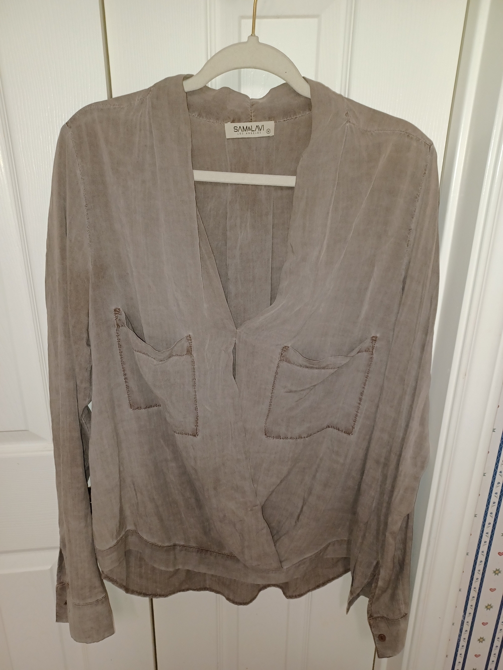 SAM & Lavi Women's Taupe Long-Sleeve V-Neck Pocket Top
